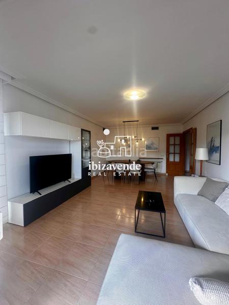 Foto 425d2314-b001-4bf5-a065-1047c6a2b850. Rent flat with parking in S´Eixample-Can Misses Ibiza