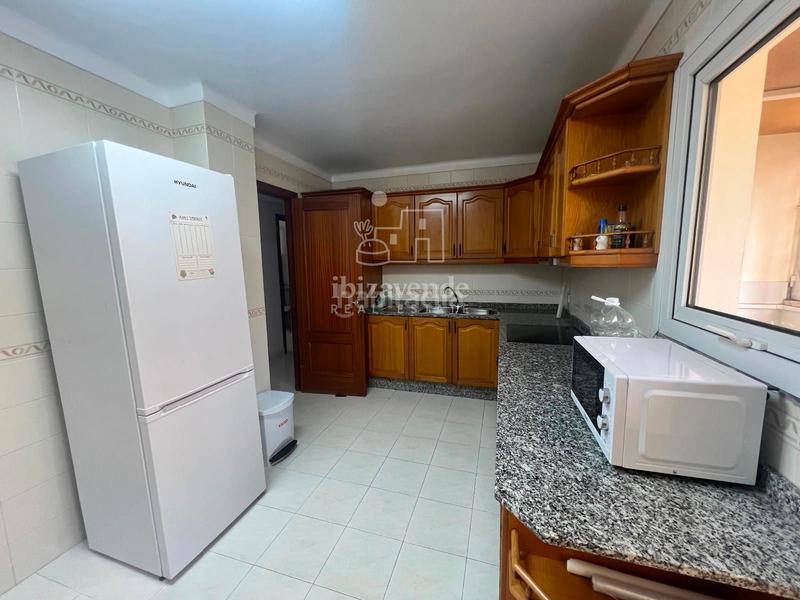Foto 7f14ef4a-e6a8-438f-9c49-d3d1f089f551. Location appartement avec chauffage parking dans S´Eixample-Can Misses Ibiza
