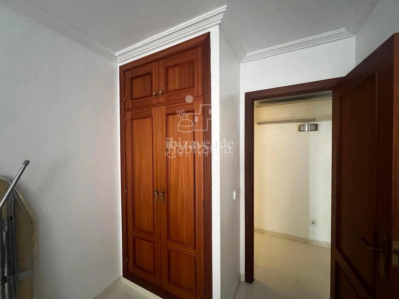 Foto afb04ef7-ba06-4bd8-9985-1de5c24793af. Location appartement avec chauffage parking dans S´Eixample-Can Misses Ibiza