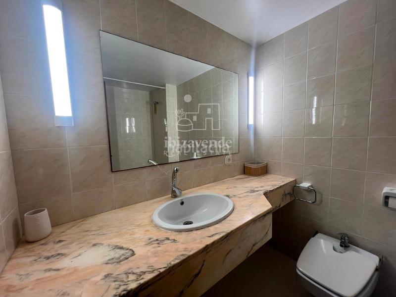 Foto c4ac5a80-6ac2-4084-aa6c-0d1848138af2. Location appartement avec chauffage parking dans S´Eixample-Can Misses Ibiza