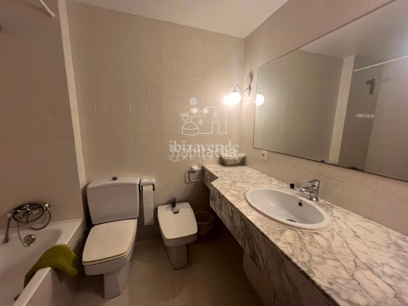 Foto cb8f348c-dc1c-458e-be0e-c4530f00d479. Location appartement avec chauffage parking dans S´Eixample-Can Misses Ibiza