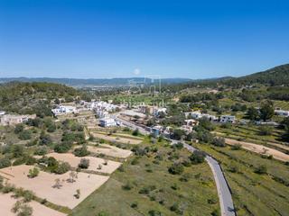 Casa a Sant Agustí-Cala de Bou. Casa con terreno urbano y potencial de reforma cerca de san anto