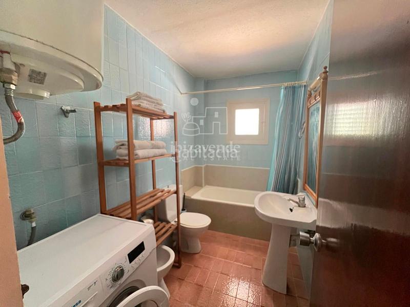 Foto 74bc0c28-b93e-41dd-89e6-bc6e9aabf73c. Rent flat with parking in Sant Carles Santa Eulària
