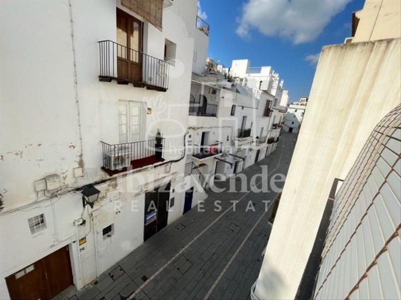 Foto 453ac5d9-fe90-422c-8274-4e23f6c7c8cf. Location duplex dans Dalt Vila-La Marina Ibiza