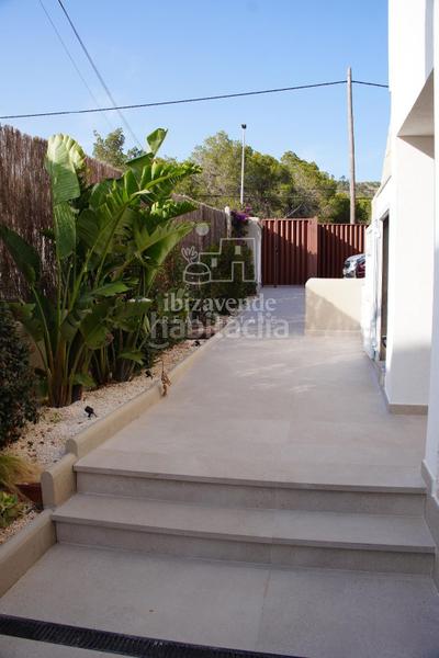 Foto b8745ae3-5981-4166-a2a7-5490efe3d568. Piso exclusiva promoción de obra nueva a 50 metros del mar en caló des moro. en Sant Antoni de Portmany