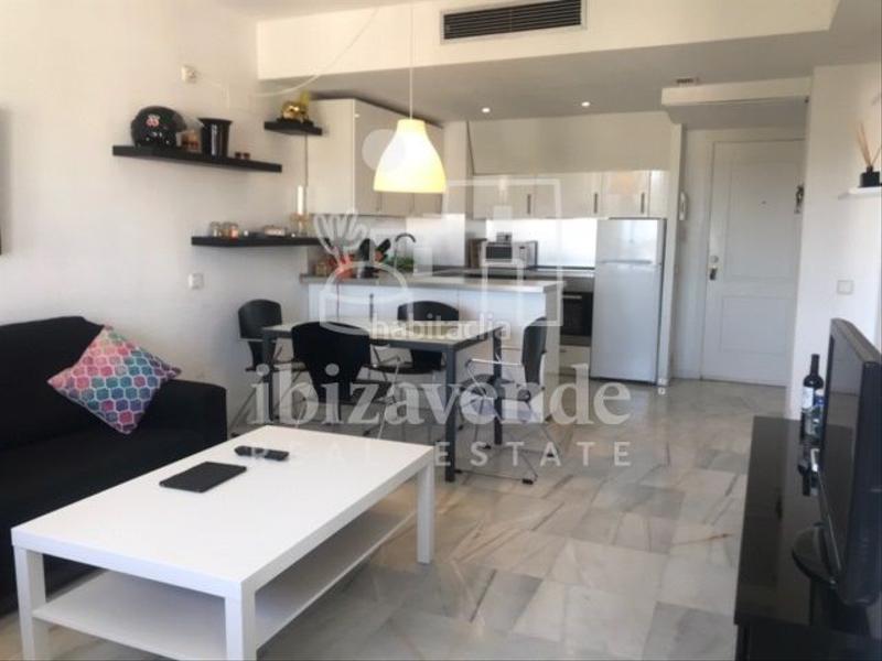 Foto 7932b9a4-ff8d-4b1d-9b58-6278091f2f67. Miete etagenwohnung mit heizung parking pool in Marina Botafoc-Talamanca Ibiza