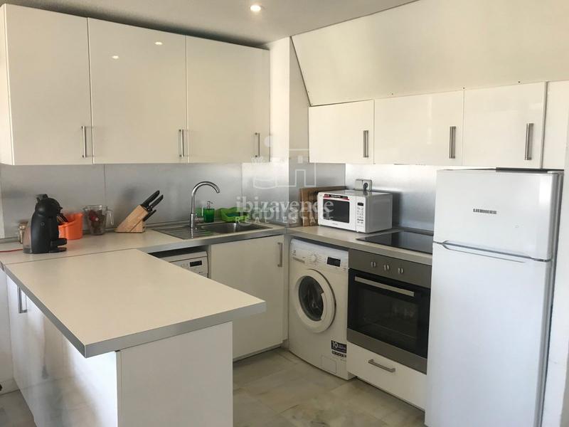 Foto 95f0a81b-54c9-4151-a90e-20488f1e25b8. Miete etagenwohnung mit heizung parking pool in Marina Botafoc-Talamanca Ibiza