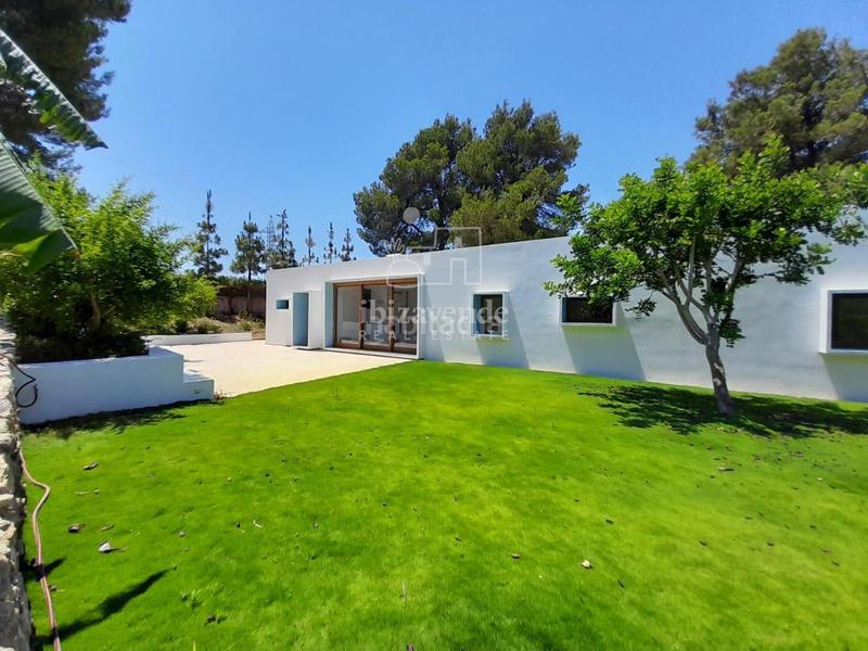 Foto 6794264d-2d1b-43c5-939d-796423a3cf7d. Xalet amb calefacció aparcament piscina a Santa Gertrudis Santa Eulària