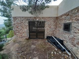 Xalet  N/a. Finca agrícola con casa, balsa y agua.