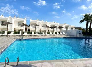 Miete Etagenwohnung  Carrer valència. Ático con terraza y vistas cerca de la playa