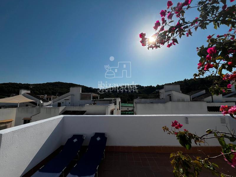 Foto 58b0f7d9-06e8-4bd8-8aee-390cdabe458e. Alquiler dúplex  con gran solárium en centro Sant Carles en Santa Eulària