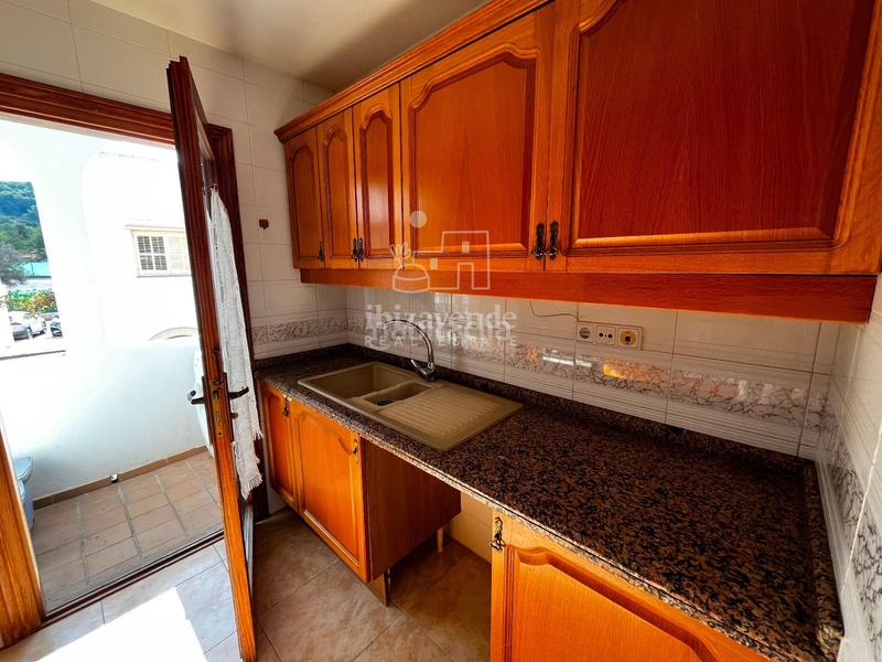 Foto e57e79e8-d9fe-4cd9-9d4a-cdae4bc4f57c. Alquiler dúplex  con gran solárium en centro Sant Carles en Santa Eulària
