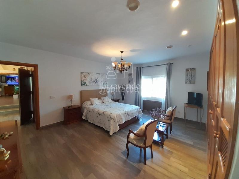 Foto 131d3b92-ac99-42cd-9518-f57f3620a863. Chalet mit parking pool in Santa Eulària des riu Santa Eulària