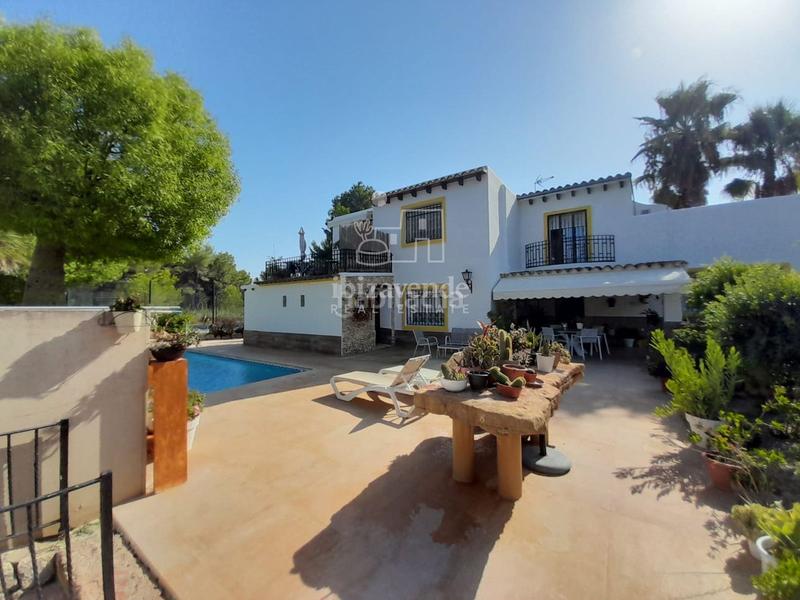 Foto 53d9c41b-2d6d-43b6-a298-61a8e1856936. Chalet mit parking pool in Santa Eulària des riu Santa Eulària