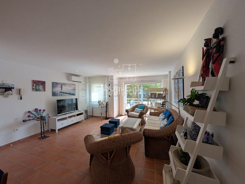 Foto ab82d242-6083-4f95-9a25-3508266c006c. Alquiler piso apartamento con vistas a la piscina en cala llenya urbanización la joya, para 11 meses en Santa Eulària