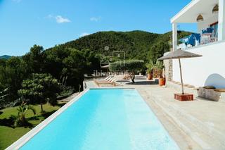 Miete Haus  N/a. Villa luminosa en entorno natural con 3 suites privadas