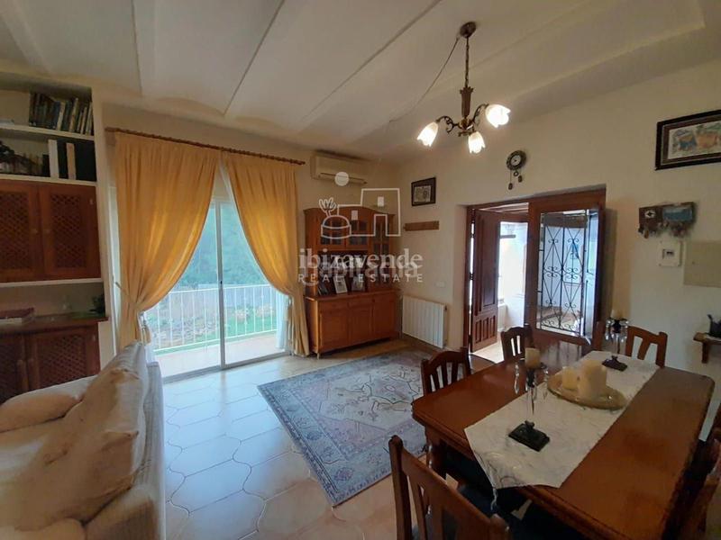 Foto 3d780bd6-b143-4487-aa26-d1e68f40f440. Chalet autenticidad ibicenca con comodidad moderna en es novells santa eulalia en Santa Eulària