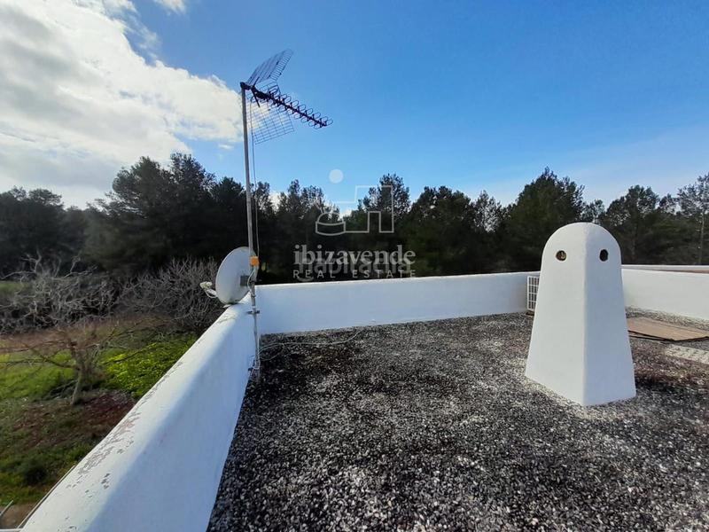 Foto 4f5ae1fb-d6c0-484c-bb27-7b834379779b. Chalet autenticidad ibicenca con comodidad moderna en es novells santa eulalia en Santa Eulària