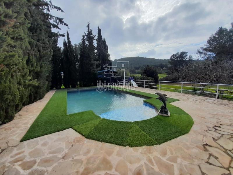 Foto 7a6a47b2-9a74-4882-ab16-cd45da81fb67. Chalet autenticidad ibicenca con comodidad moderna en es novells santa eulalia en Santa Eulària