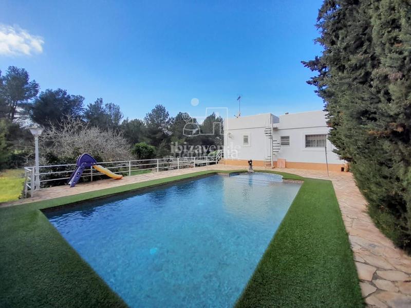 Foto b8d447e4-e5c6-4a89-a17a-4dccdff2c1f9. Chalet autenticidad ibicenca con comodidad moderna en es novells santa eulalia en Santa Eulària