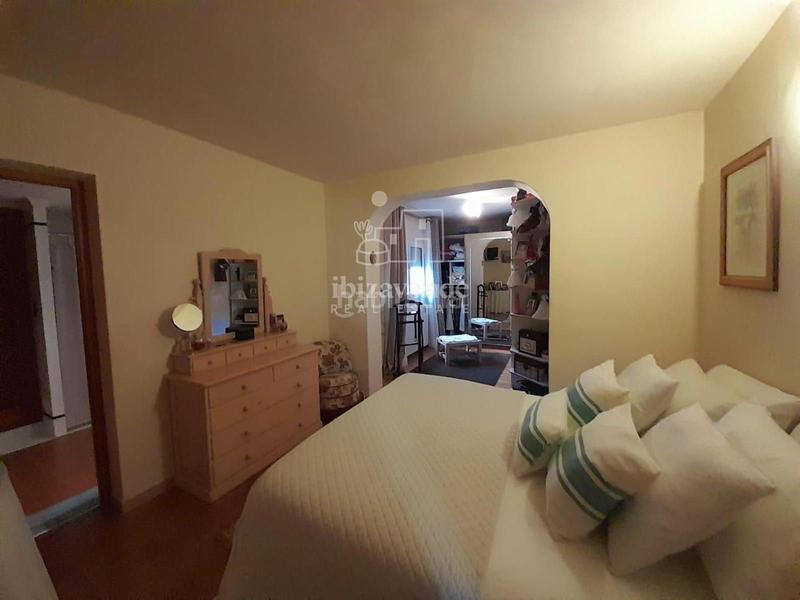 Foto db9df512-d943-4355-941e-ef308c214b0c. Chalet autenticidad ibicenca con comodidad moderna en es novells santa eulalia en Santa Eulària