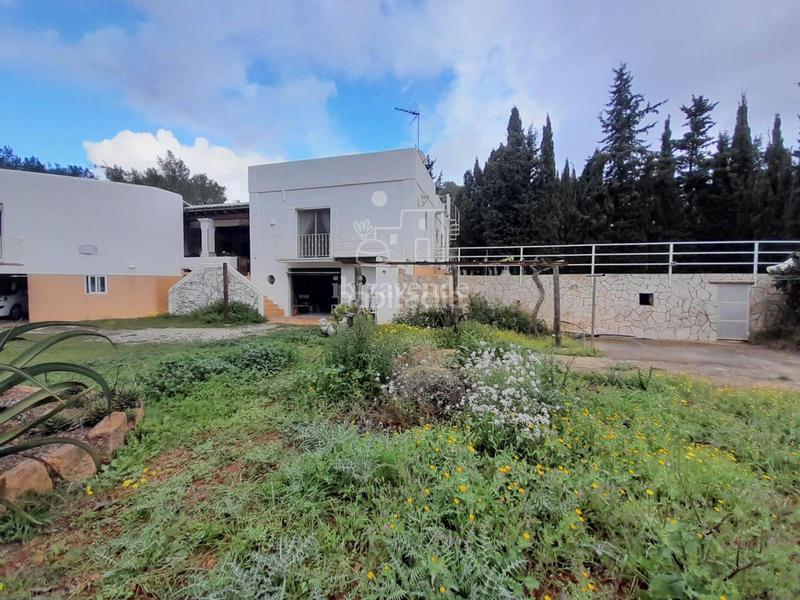 Foto ea42cfb3-2f69-441f-a320-457e6322d7ae. Chalet autenticidad ibicenca con comodidad moderna en es novells santa eulalia en Santa Eulària