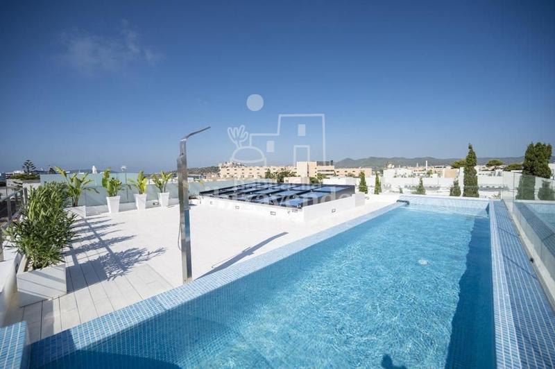 Foto 033b3779-7139-442e-bb72-df9a92074632. Attico con riscaldamento parcheggio piscina in Marina Botafoc-Talamanca Ibiza