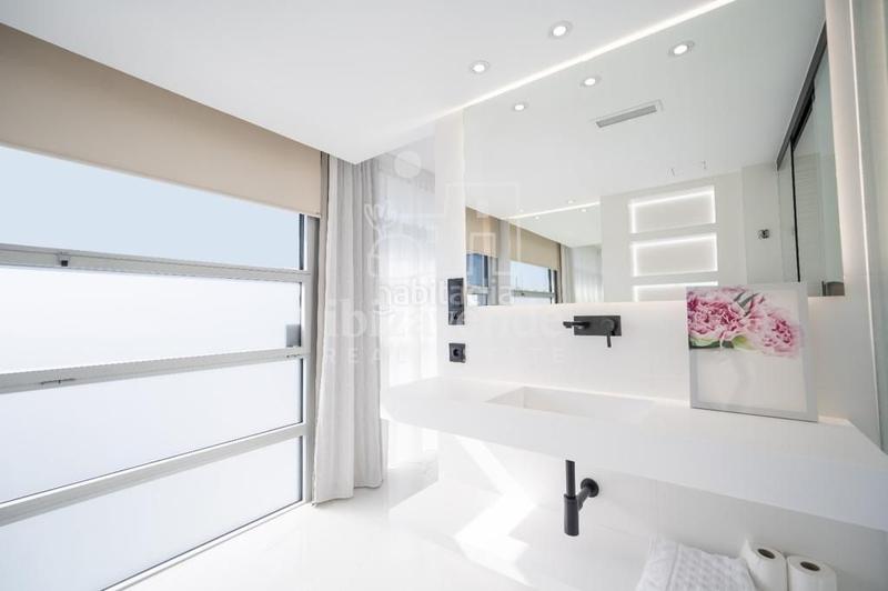 Foto 588d24a2-0c28-43b5-a50c-4d3b47468296. Attico con riscaldamento parcheggio piscina in Marina Botafoc-Talamanca Ibiza