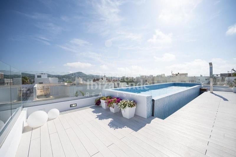 Foto 93878725-26f8-42c1-a129-27be9ac40167. Attico con riscaldamento parcheggio piscina in Marina Botafoc-Talamanca Ibiza