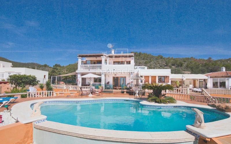 Foto 0f9ab1b6-ec25-4896-ab82-f417bd50b3f6. Xalet amb calefacció aparcament piscina a S´Eixample-Can Misses Ibiza