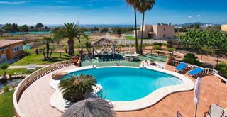 Chalet  Carrer de cas mut. Villa ibicenca con vistas a dalt vila y formentera