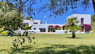Chalet  Cala llonga. Villa de estilo ibicenco entre can furnet y cala llonga