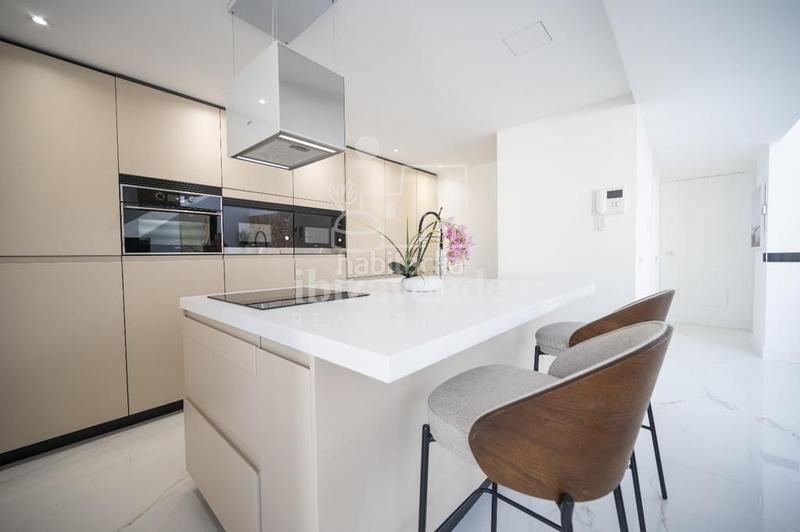 Foto b24756ff-b675-4265-ae24-962141f542a3. Rent penthouse with heating parking pool in Marina Botafoc-Talamanca Ibiza