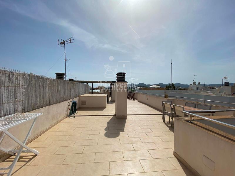 Foto 1c2c538d-b0a8-42cc-905c-3dd9c1b3917d. Alquiler ático espectacular ático de 3 dormitorios con amplia terraza en Jesús. en Santa Eulària