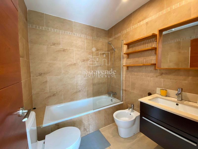 Foto d435743e-d95e-4a35-ba1f-0b8f970b8f1e. Alquiler ático espectacular ático de 3 dormitorios con amplia terraza en Jesús. en Santa Eulària