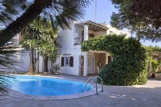 Casa  Carrer arenys de mar. Auténtica casa ibicenca cerca de platja den bossa