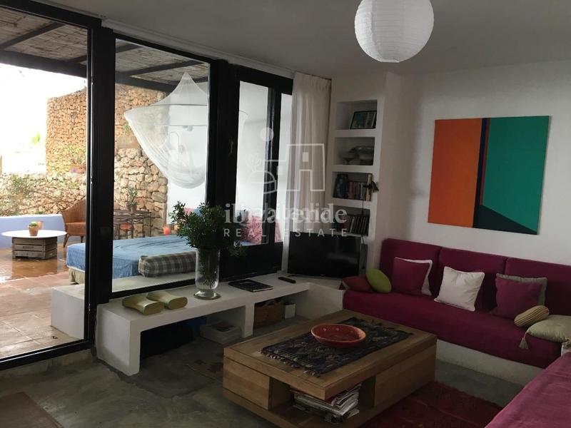 Foto b1d39520-4906-4cc2-9fee-263e6f68a4e6. Alquiler casa adosada se alquila bonito adosado en Roca Llisa. en Santa Eulària