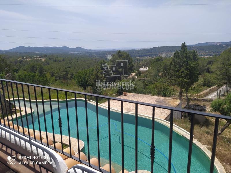 Foto b80d7f12-73a9-4a77-9816-10ba569119ba. Alquiler casa  amplia situada junto al colegio morna en Santa Eulària