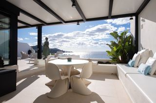 Àtic  Del sol. Magnifico ático reformado en primera linea de playa en cala tari