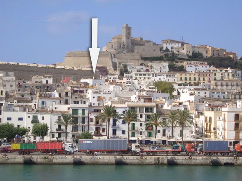 Foto 14ed5fde-237b-4311-8ff0-4e0cc8f20de4. Casa  única con más de 300m y espectacular azotea en Ibiza