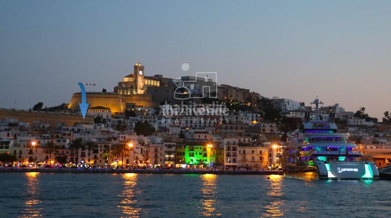 Foto ca50b1a8-eb99-498c-bcb6-a792ce721fd4. Casa  única con más de 300m y espectacular azotea en Ibiza