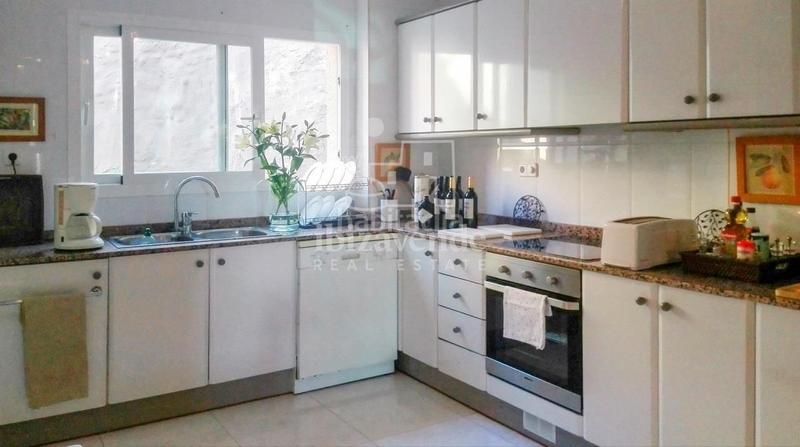 Foto c5dc31ed-d5f3-4749-9e2a-067886bd08ce. Location appartement avec chauffage piscine dans Marina Botafoc-Talamanca Ibiza