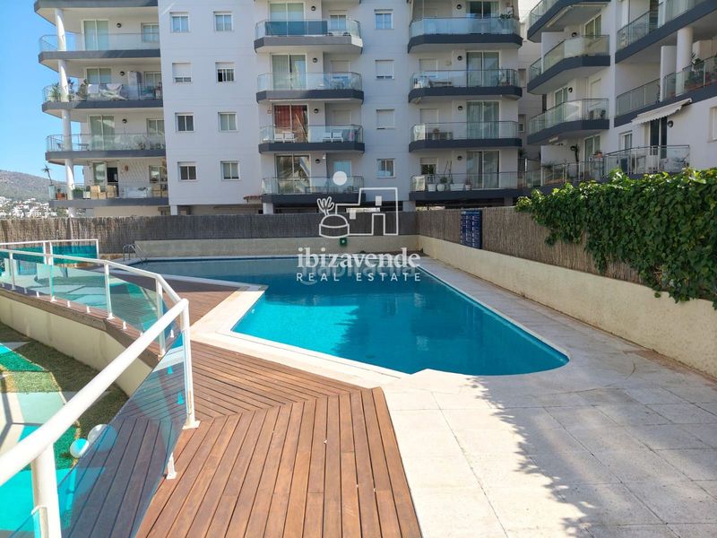 Foto 6d86da62-b412-43f8-b4ab-a0e36ac04e59. Lloguer pis amb calefacció aparcament piscina a Marina Botafoc-Talamanca Ibiza