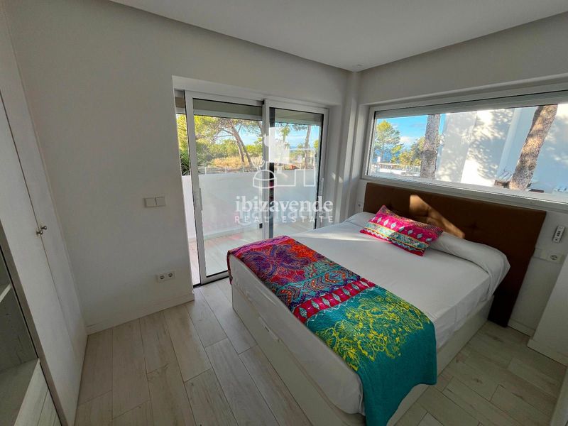 Foto a26085d5-3b42-4e92-80b5-0f4b36f0a1e0. Alquiler ático  de ensueño con vistas panorámicas al mar y al icónico es vedrà en Sant Josep de sa Talaia