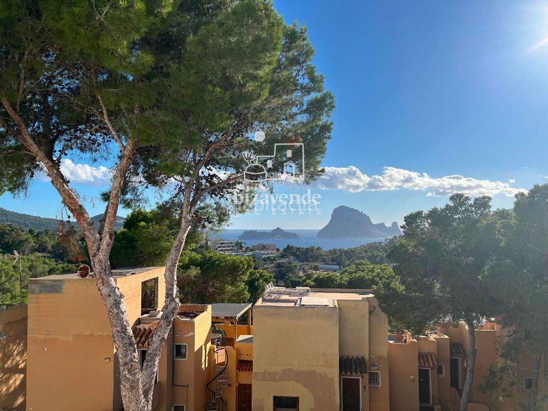 Foto f9a4dfed-3125-467f-83ac-e45c6b1b402c. Alquiler ático  de ensueño con vistas panorámicas al mar y al icónico es vedrà en Sant Josep de sa Talaia