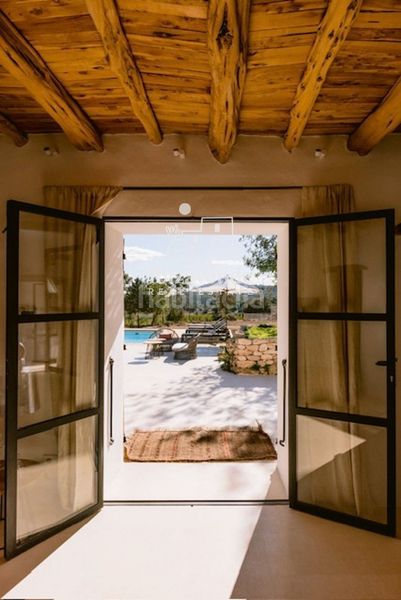 Foto c6258284-9d64-4b91-bda1-b8cc12662ed5. Lloguer xalet amb calefacció aparcament piscina a Sant Joan de Labritja