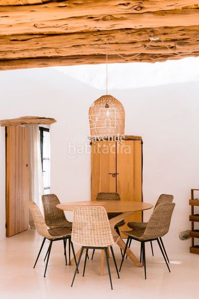 Foto f6bc8456-23c4-4898-a3ff-fa8a5936cd3c. Lloguer xalet amb calefacció aparcament piscina a Sant Joan de Labritja