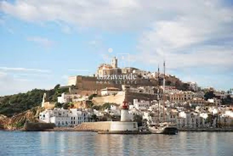 Foto f515b0a0-06c4-4a79-a6b0-7a5cdc21bf18. Pis amb aparcament piscina a Marina Botafoc-Talamanca Ibiza