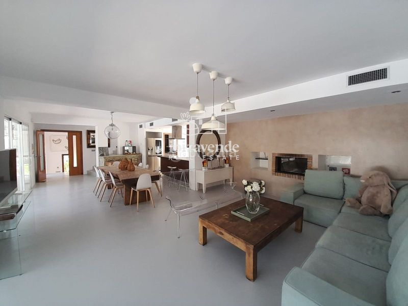 Foto 1392e603-8bb5-44ce-8214-975ce4230e0b. Casa amb calefacció aparcament piscina a Santa Eulària des riu Santa Eulària
