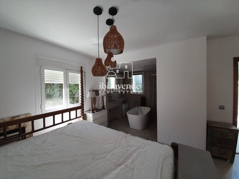 Foto 7d3f8283-f5bc-4517-867c-04899fbecb36. Casa amb calefacció aparcament piscina a Santa Eulària des riu Santa Eulària